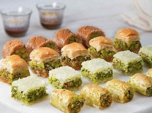 بقلاوة ومعمول ، وحلويات شرقية فاخرة من الأخوين زلاطيمو للحلويات